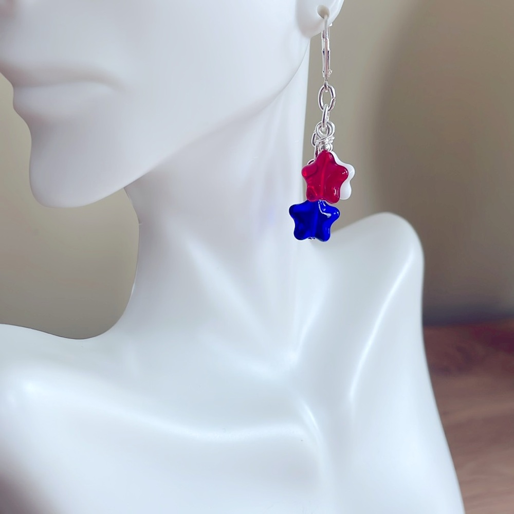 HAND CRAFTED RED WHITE & BLUE STAR EARRINGS - Picture 5 of 12